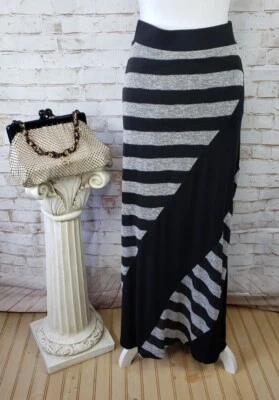 NUEVO CON ETIQUETAS Bebe Talla XS Negro/Gris Rayas Tela Mixta Tejida Maxi Falda Larga Precio de venta sugerido por el fabricante $79 Foto 1 de 4