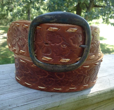 Cinturón De Cuero Marrón De Colección Talla 34 Hoja de Bellota Tono Latón Pátina Hebilla BOHO Otoño Hippy Foto 1 de 4