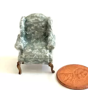 CASA DELLE BAMBOLE SCALA 1:48" FATTA A MANO MINIATURA IMBOTTITA TESSUTO VERDE/BIANCO SEDIA - Foto 1 di 2