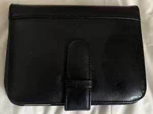 Piccola finta pelle nera con tampone note. posto per carte di credito facile chiusura - Foto 1 di 4