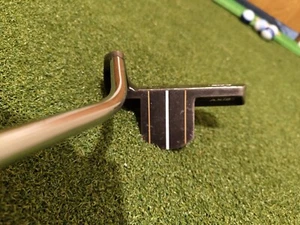 Used RH Axis 1 Umbra 35” Putter W/Gravity Grip - Picture 1 of 6
