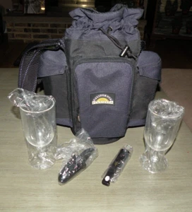 California Innovations Wine & Beverage Tote Cooler with Glasses Corkscrew Spout - Bild 1 von 2