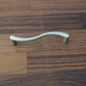 Möbelgriff aus Metall Chrom satin Möbelgriffe Schrankgriff Griffe Edel BA 96mm - Bild 1 von 2