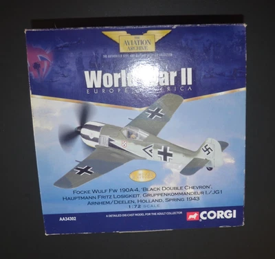 Avión suelto Corgi AA34302 Focke-Wulf FW190A-4 negro doble Chevron Fritz Foto 1 de 4