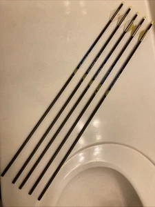 (Set of 5) Carbon Express Wolverine 3050 26" Arrows w/ Nocks & Inserts - Picture 1 of 4