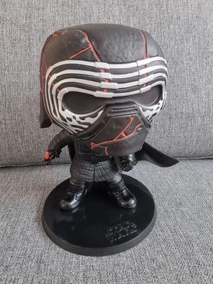 Funko POP Deluxe  Kylo Ren  10 - Image 1 of 4