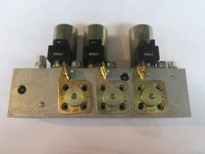 Mercedes Benz R129 SL Ventil rechts Hydraulik-/Unterdruckanlage A129800267 - Bild 1 von 1