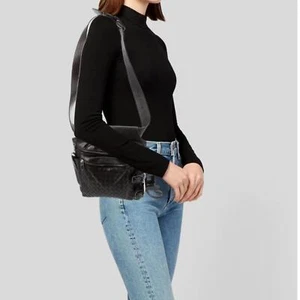 VINTAGE! BOTTEGA VENETA!! Waist Bag Intrecciato Messenger🖤 - Picture 1 of 6