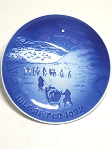 1972 Bing & Grondahl Copenhagen Porcelain Christmas Plate "Jule Aften" Dogs 2 - Picture 1 of 5