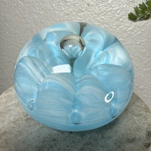Pisapapeles de vidrio soplado a mano azul claro Joe St Clair arte de exhibición pequeño - Imagen 1 de 11