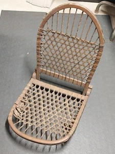 Antiguo asiento de canoa plegable de cuero crudo y madera con soportes - Imagen 1 de 7
