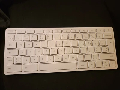 HP 910 White Bluetooth Keyboard US M42444--DB1 TPA-P003K Phone Tablet Computer - Image 1 of 4