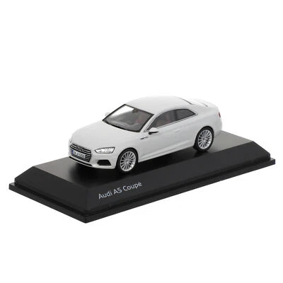 Modelo de coche Audi A5 cupé blanco 1.43 Foto 1 de 4