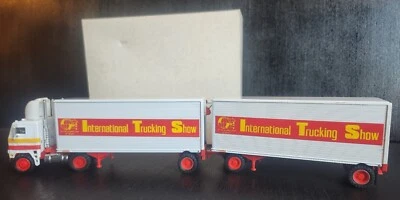 TONKIN FREIGHTLINER 1:53 INTERNATIONAL TRUCK SHOW DIECAST TANDEM TRAILER TRUCK - Image 1 of 4
