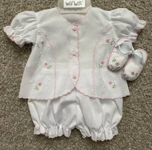 Will'beth Baby Newborn Girl Embroidered Infant Set/Outfit w/Shoes NWT Sz0 - Picture 1 of 4