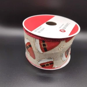 Cinta con cable 2.5" x 20' Navidad Rojo Papá Noel Sombreros y Copos de nieve Aspecto de arpillera - Imagen 1 de 6