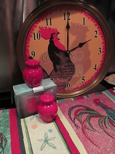 GALLO ROJO ~ JUEGO DE COCINA ~ RELOJ ~ CORREDOR DE TAPICES Y SALEROS Y PIMENTEROS  - Imagen 1 de 11