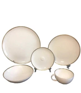 HTF New DISCONTINUED Calvin Klein Metallic Basso Gold 5 Piece Place Setting - Picture 1 of 5