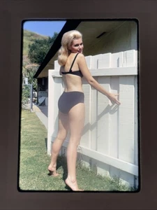 Bikini negro sexy arriesgado rubia austriaca 1967 vintage 35 mm transparencia diapositiva #5 - Imagen 1 de 1