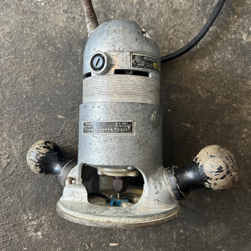 老式 Stanley 路由器,H39B 电机带 H-13-B 底座。 经过测试-工作 — 第 1/1 张图片