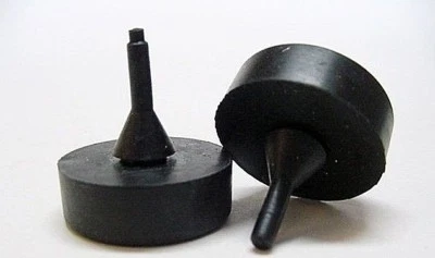 2x Tapa de goma trasera de goma para maletero Cadillac parachoques tapones NOS DeVille Foto 1 de 4