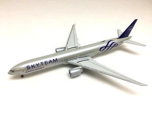 Hogan Wings 9048, Air France "SkyTeam Livery", Boeing 777-300ER (F-GZNE), 1:400 - Picture 1 of 7