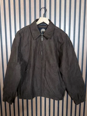 Chaqueta impermeable pequeña para hombre marrón oscuro gamuza imitación cuero resistente a la intemperie Foto 1 de 4