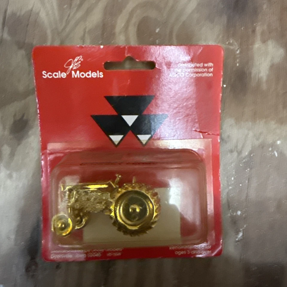 Ertl 1/64 Gold Massey Ferguson Tractor 1100/1150 - Image 1 of 1