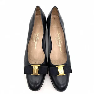Décolleté fiocco Salvatore Ferragamo Vara vintage blu navy in pelle blu navy donna 9,5 AAAA - Foto 1 di 9