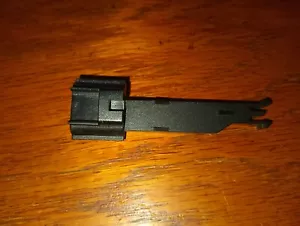 2001-2004 Ford Mustang Brake Fluid Level Sensor Mountaineer Taurus Explorer - Picture 1 of 4