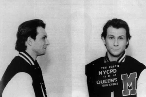 CHRISTIAN SLATER FOTO TAZA BRILLANTE PÓSTER FOTO FOTO Mugshot Heathers actor 554 - Imagen 1 de 1
