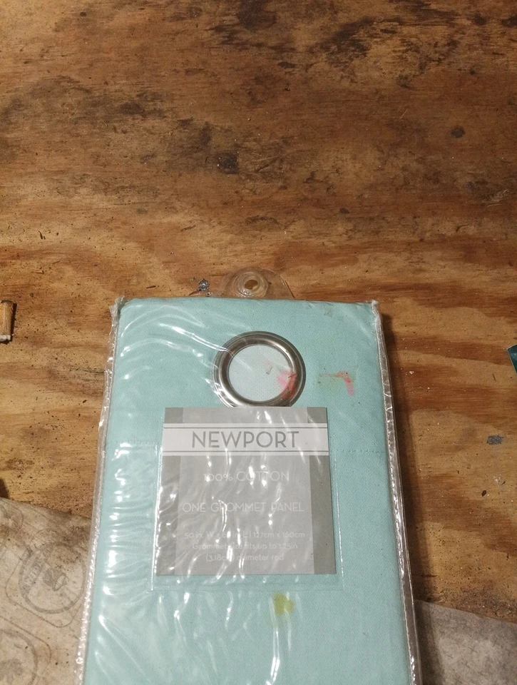 Panel de ojal Eclipse Blackout One 37"x 63" Darrell como nuevo ahorra energía  Foto 1 de 1