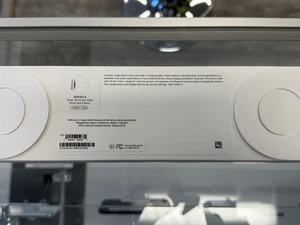 Apple Watch Series 8 41 mm GPS - Argent Aluminium Blanc Sport Ba (Neuve scellée) - Photo 1 sur 2