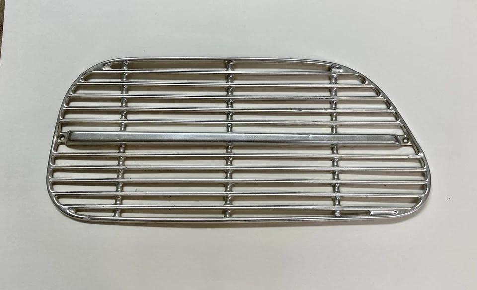 Grelha dianteira Volvo 122 1967 - Imagem 1 de 1