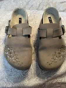 American Eagle Outtfitters Clogs Womens Tan Size 7 - Picture 1 of 3