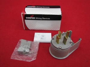 COOPER 8432AN ANGLE PLUG. 15-30P 30A 250V 3PH 3P 4W GRD - Picture 1 of 4