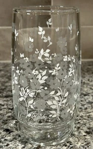 Anchor Hocking Triguba Glas Becher grau/weiß Blumen 5" hoch - Bild 1 von 5