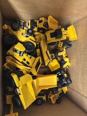 🔥🔥Construction Vehicle Lot of 6 - 1/64 CAT Heavy Equipment Random Lot 🔥🔥 - Image 1 of 4