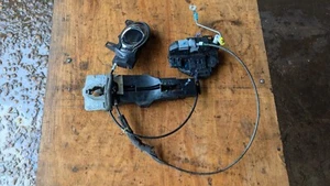 2016 NISSAN JUKE F15 FRONT RIGHT DRIVER DOOR LOCK LATCH WITH HANDLE - Picture 1 of 5