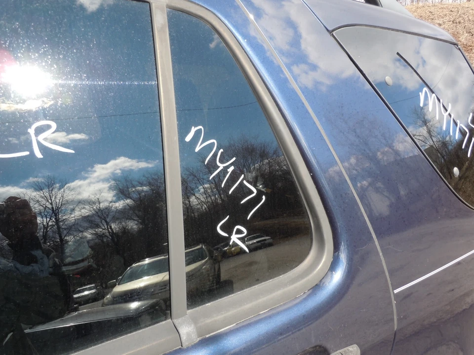 1998-2003 Mercedes-Benz ML320 Rear Door Window Vent Glass Driver Left OEM - Image 1 of 1