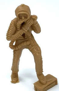 VINTAGE PLASTIC FROGMAN OR SPACEMAN FIGURE - Picture 1 of 3