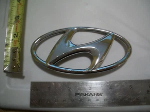 HYUNDAI H OVAL EMBLEM CHROME OEM ORIGINAL USED BAGDE GENUINE - Bild 1 von 2