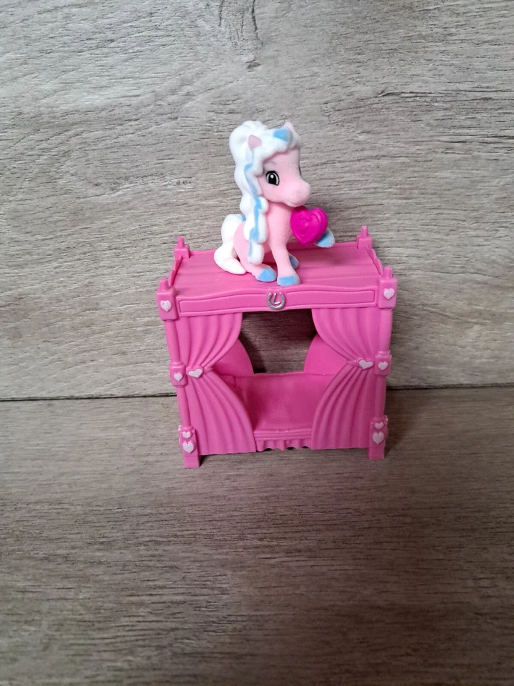 Lissy Pony mit Bett Debbie - Bild 1 von 1