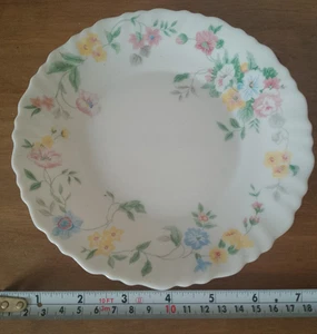 set of 4 Vintage side plates;- Arcopal Floral French milk Glass 1970's - Picture 1 of 4