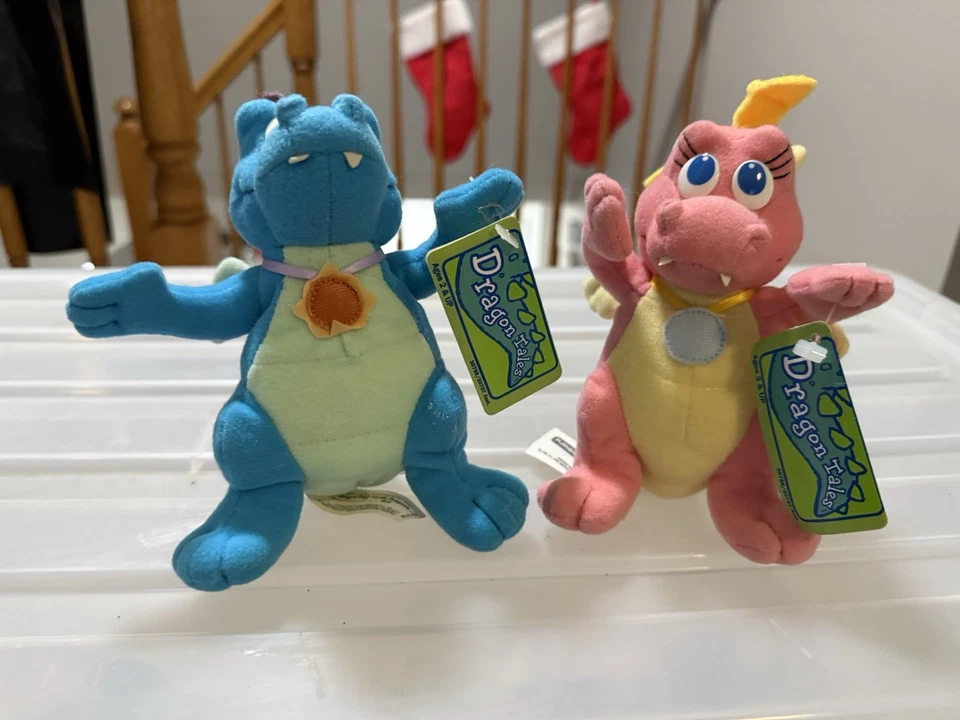 2 DE COLECCIÓN 1999 HASBRO PELUCHE CUENTOS DE DRAGONES ANIMALES DE PELUCHE AZUL ORD/ROSA CASSIE 6" Foto 1 de 4