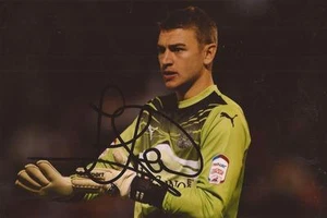LEYTON ORIENT: JAMIE JONES SIGNED 6x4 ACTION PHOTO+COA - Picture 1 of 1