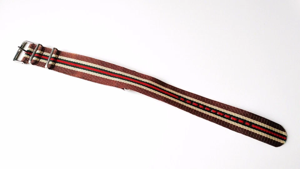 Correa de reloj militar premium hecha a mano de 22 mm de nailon marrón verde rojo se adapta a Breitling Foto 1 de 1