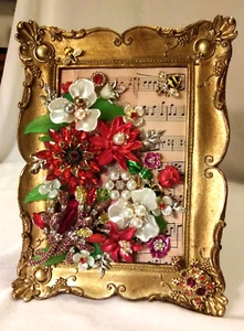 SCHMUCKKUNST - schöner Strass, Emaille, Kunstperlen Blumen, gold verzierter Rahmen - Bild 1 von 7