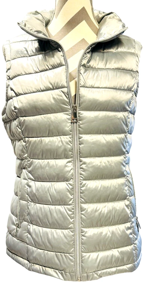 Chaleco acolchado de plumón plateado Calvin Klein - Bolsillos con cremallera - Para mujer Pequeño/Pequeño Foto 1 de 4