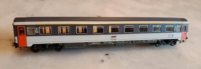 ROCO 44034, voiture UIC 1 ere classe A 9 u Corail SNCF version courte - Photo 1/4